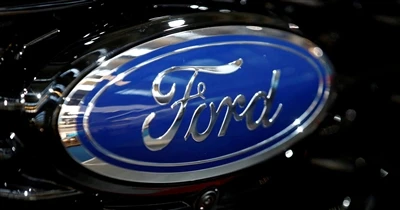Ffatri Almaeneg Ford yn Ailddechrau Cynhyrchu