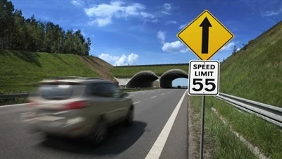 California yn Gwrthod Bil Ar Gyfyngwyr Cyflymder Cerbydau
