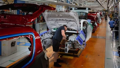Cynhyrchu Auto Canada yn Dirywio'n Gyflym Cyn Llywyddiaeth Trump
